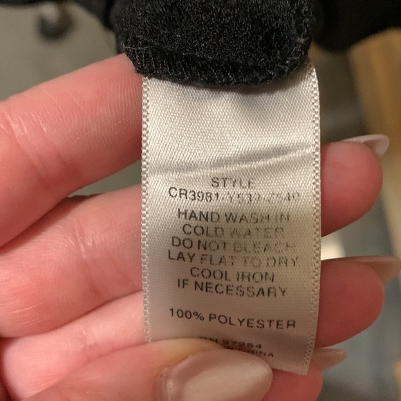 Black Sleeveless Shift Dress - Picture 6 of 6